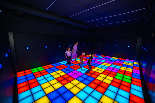 Cómo el piso LED interactivo teje los eventos de marca: desde el MOQ de 100 piezas hasta la entrega global