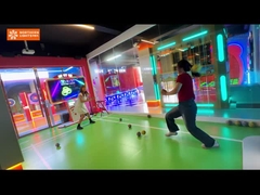 Juego multijugador contra el otro Trabajo en equipo Juego en equipo Golpe el reto de la meta