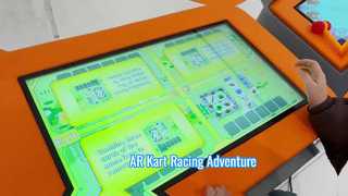 Esta mesa educativa con pantalla táctil para niños está especialmente diseñada para niños.