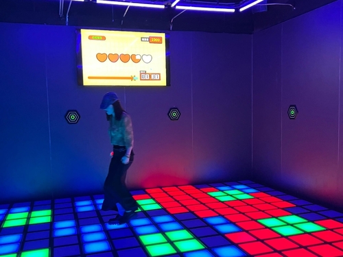 Últimas noticias de la empresa sobre Este juego interactivo de LED te enganchará en la tormenta de bloques, ¡no podrás parar!