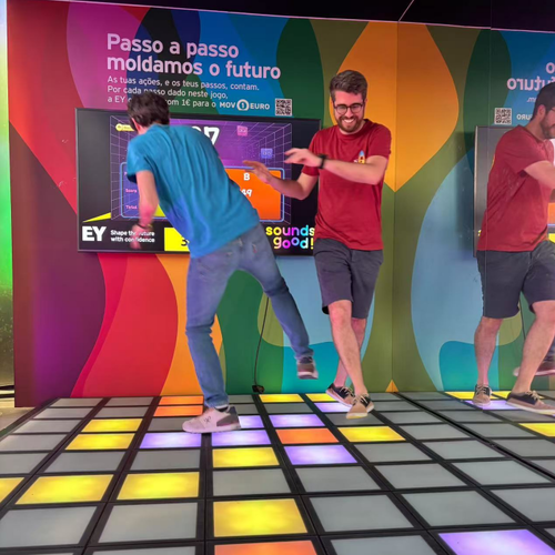 Últimas noticias de la empresa sobre Juego de suelo LED interactivo de Super Grid: Solución personalizable para eventos y lugares