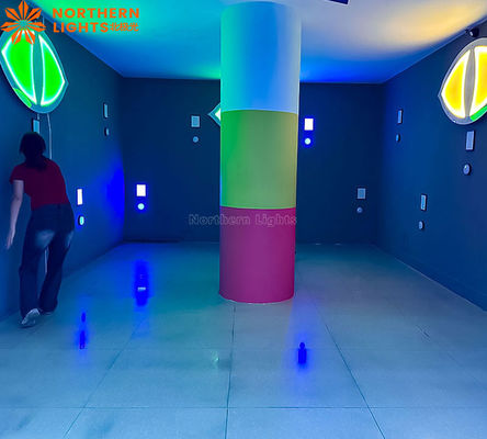 Buen precio Interactivo Push LED Botón de luz de pared Esconde el ojo del diablo en interiores Activar Escape Room juego en línea