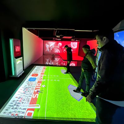 Buen precio Máquina de rompecabezas deportivos inteligentes Sistema de entretenimiento de proyección de tierra interactivo en línea