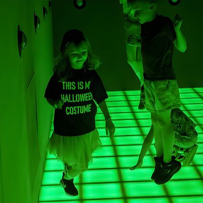 Buen precio Piso de juegos LED pantalla de luz interactiva red de juegos activos LED piso de danza red en línea