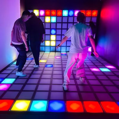 Buen precio RGB LED Floor Dance Tile Jumping Grid Juego Super Grid para el parque de diversiones en línea