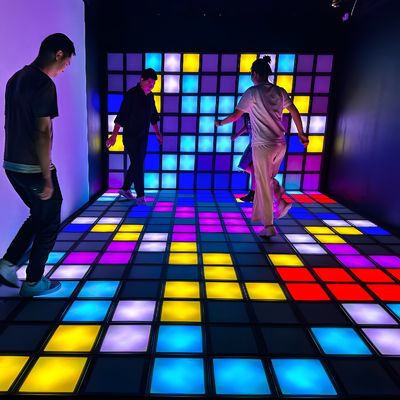Buen precio Juego de cuadrícula LED interactivo Arena de piso de metal para niños en el parque de trampolines Playhouse en línea