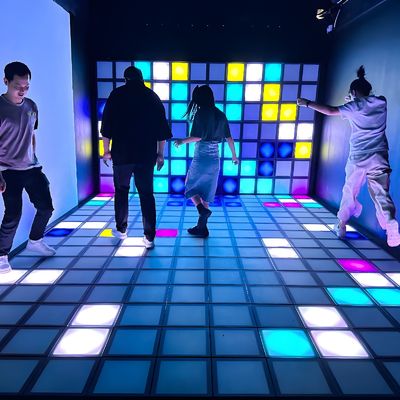 Buen precio Salón de juegos de piso activo Super Grid 30x30cm Interactivo Led Gaming Light Tiles en línea