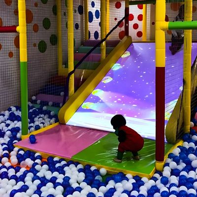 Buen precio Proyector de juegos interactivos para patios de juego en línea