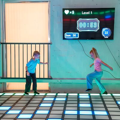 Buen precio Jumping Grid Juego de jugadores múltiples Led Dance Floor Tile para el parque de diversiones en línea
