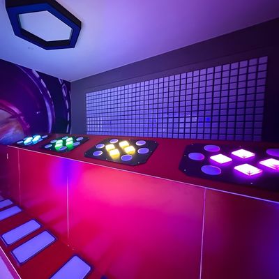 Buen precio Equipo de alquiler de fiestas Activar el botón de la luz de LED en la habitación Juego deportivo Juegos activos en línea