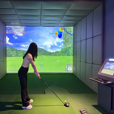 Buen precio Simulador de golf directo de fábrica en el interior de la pantalla de golf familiar proyección interactiva en línea