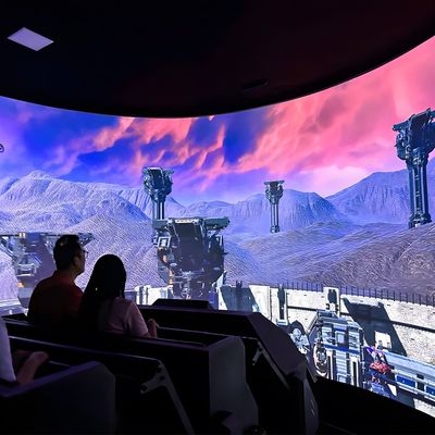 Buen precio Fabricante 7d Gran pantalla curva órbita cine inmersivo para el centro comercial en línea