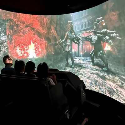 Buen precio Realista montaña rusa en 3D con ojos desnudos 8D Cinema Motion System Orbit Cinema en línea
