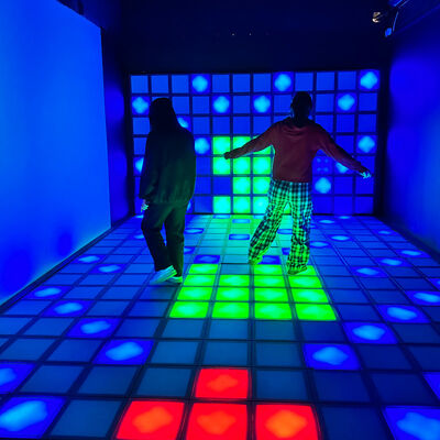 Calidad Color RGB 30x30cm Tejas de suelo LED interactivas con modos de juego multijugador para juegos activos fábrica