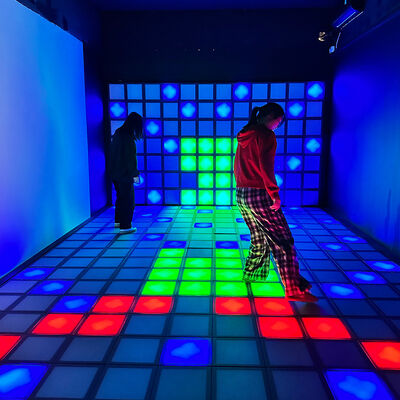 Buen precio Piso LED interactivo con mosaicos de iluminación RGB de 30x30 cm y modos de juego multijugador para niños y eventos en línea
