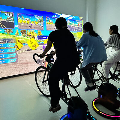 Buen precio Bicicleta de proyección interactiva con brillo de 3500 lúmenes y resolución de 1280*800 para 3 modos de juego en línea