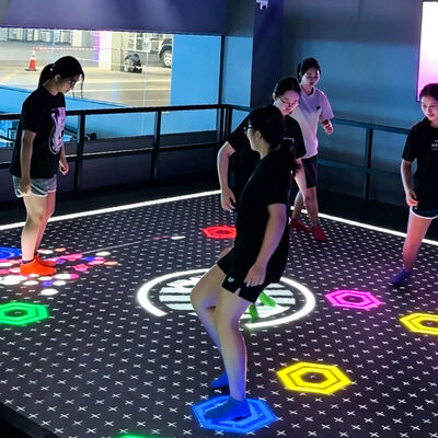 Buen precio Aurora Motion con tablero de clasificación montado en la pared y 8 juegos populares para retroalimentación en tiempo real en línea