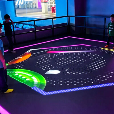 Calidad Pista de baile LED interactiva con efectos visuales dinámicos, pantalla grande de 6m*6m/7m*7m y 6 juegos populares para parques de RV fábrica