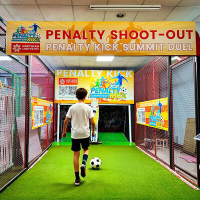 Calidad Juego de fútbol interactivo de seguimiento de cámara de alta velocidad con reacción del portero en tiempo real para 1-4 jugadores fábrica