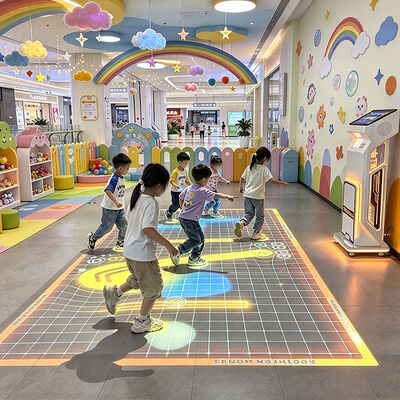 Calidad Proyector interactivo móvil de suelo de 4100 lúmenes con detección de radar y ruedas giratorias para parques de atracciones comerciales interiores Fábrica