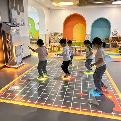 Calidad Sistema de Proyección Interactiva de Piso de 4100 Lúmenes con Ruedas Giratorias para Exhibición de Museo de Ciencia, Proyector de Piso Interactivo Móvil Fábrica